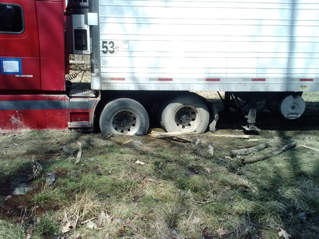 TuckTrailer-in-Mud-4.jpg TuckTrailer-in-Mud-4.jpg