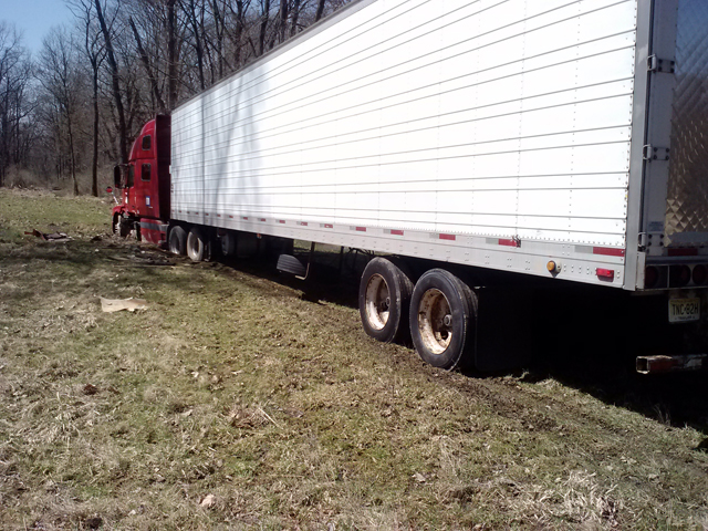 TuckTrailer-in-Mud-6.jpg TuckTrailer-in-Mud-6.jpg